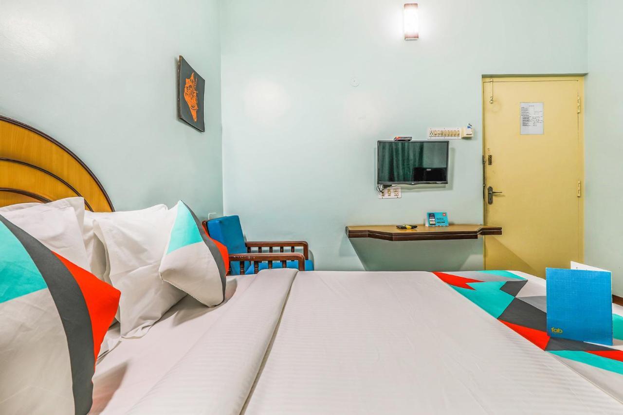 Fabexpress Santhi Inn - Near Promenade Beach Pondicherry Exteriör bild