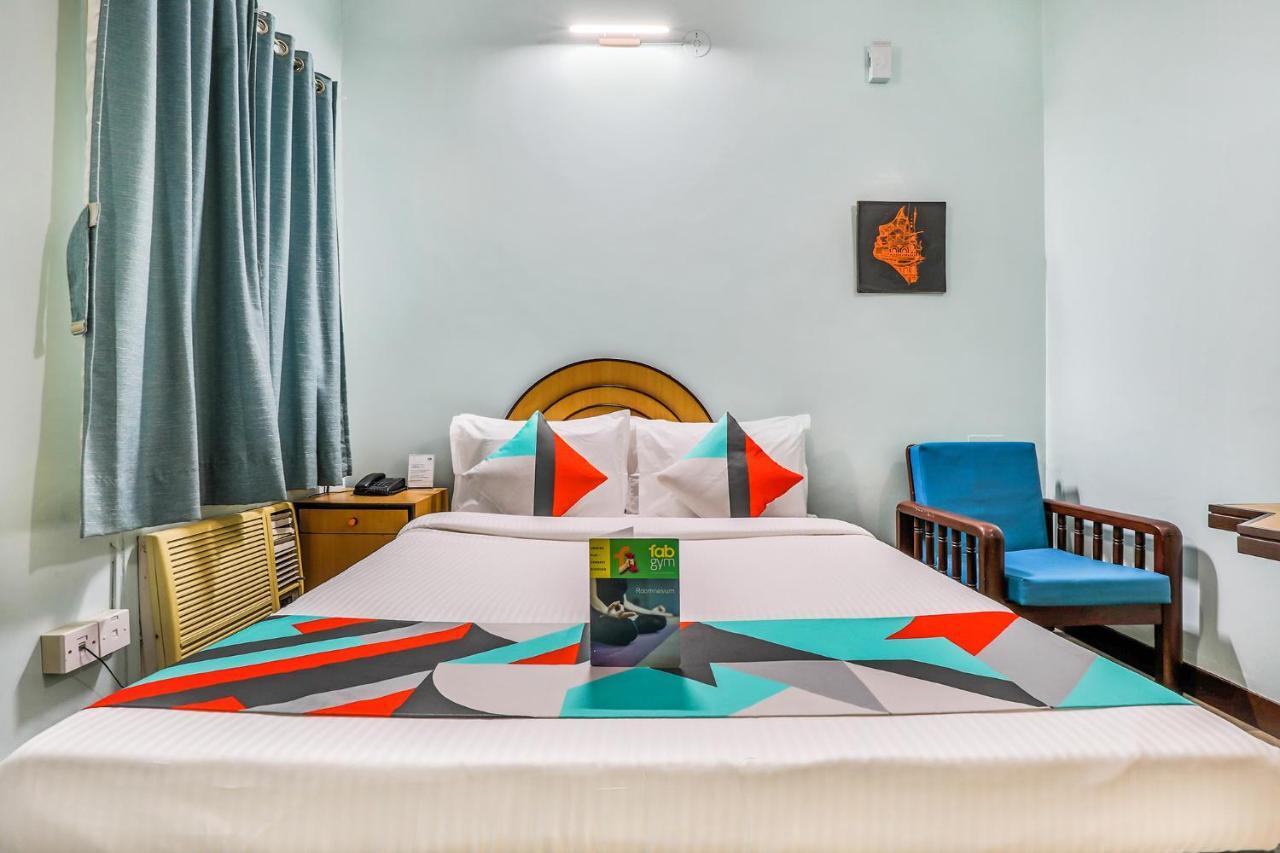 Fabexpress Santhi Inn - Near Promenade Beach Pondicherry Exteriör bild