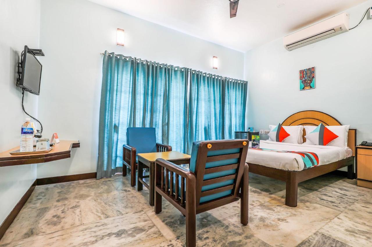 Fabexpress Santhi Inn - Near Promenade Beach Pondicherry Exteriör bild